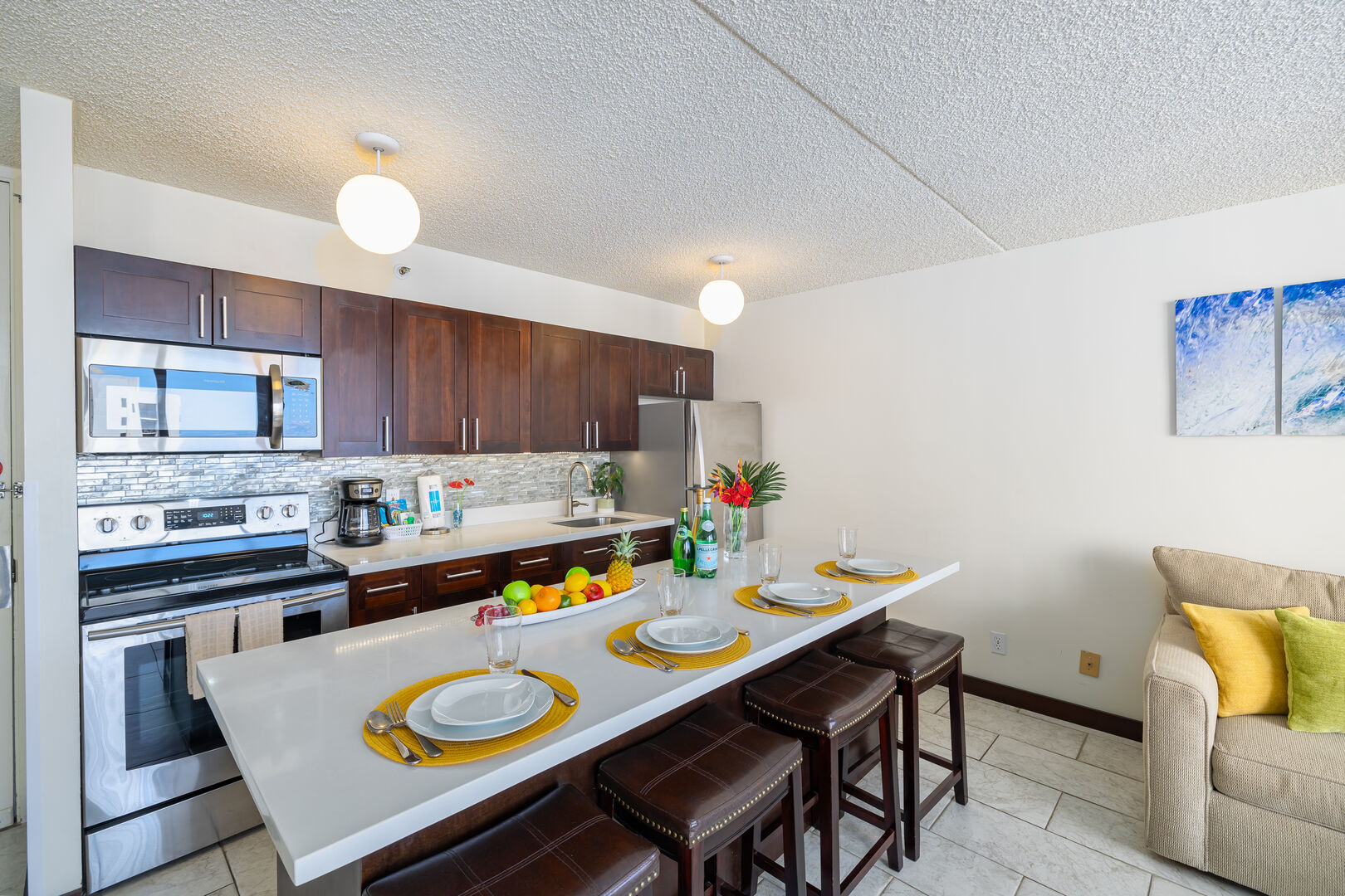 Fully equipped kitchen and dining area.