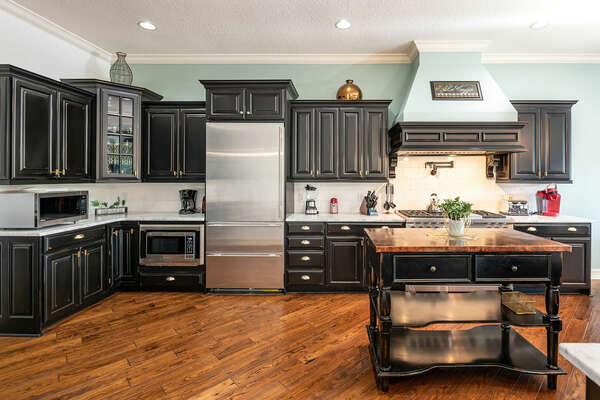 The cooks of the family can prepare a home-cooked meal in the fully-equipped kitchen