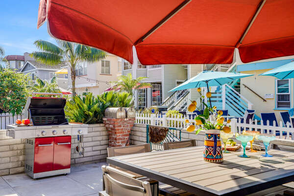Large Patio w/ BBQ, Outdoor Dining, Outdoor Lounging, Fire Pit