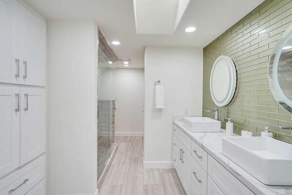 Master En-Suite Bathroom w/ Shower - 2nd Level (3rd Floor)