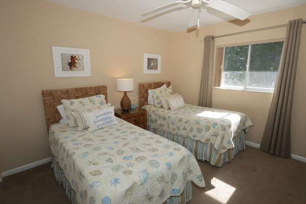 Guest bedroom with 2 Twin Beds