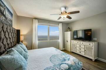 (King) Master bedroom with stunning view of the Gulf