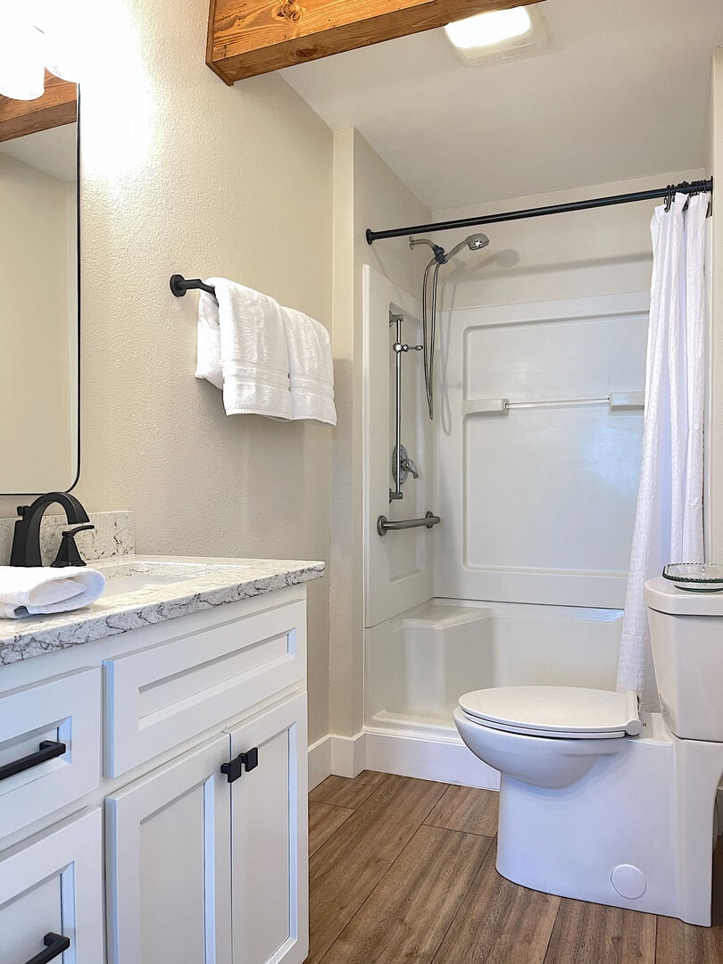 Modern en suite bath featuring walk-in shower
