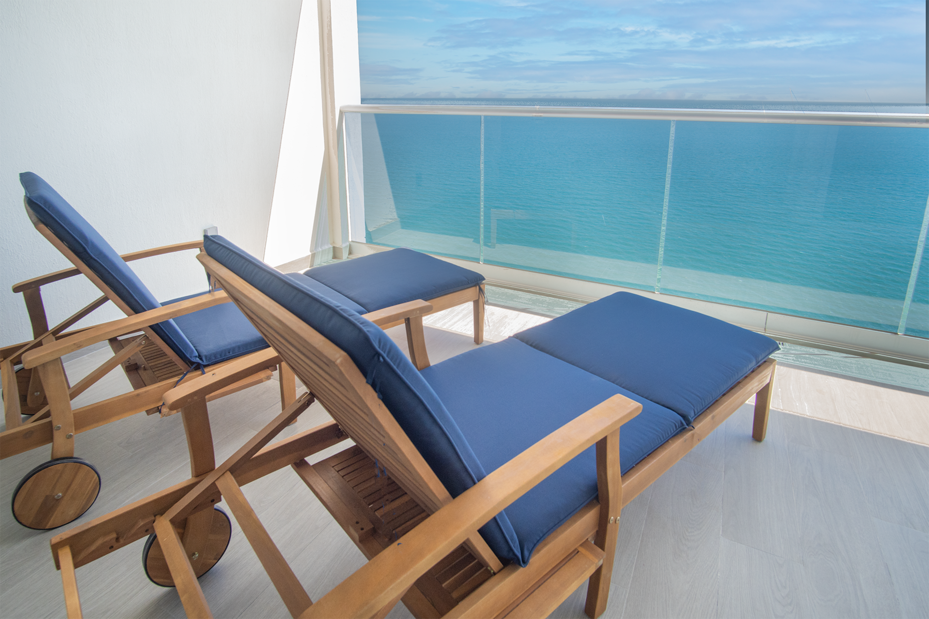 Balcony lounge chairs