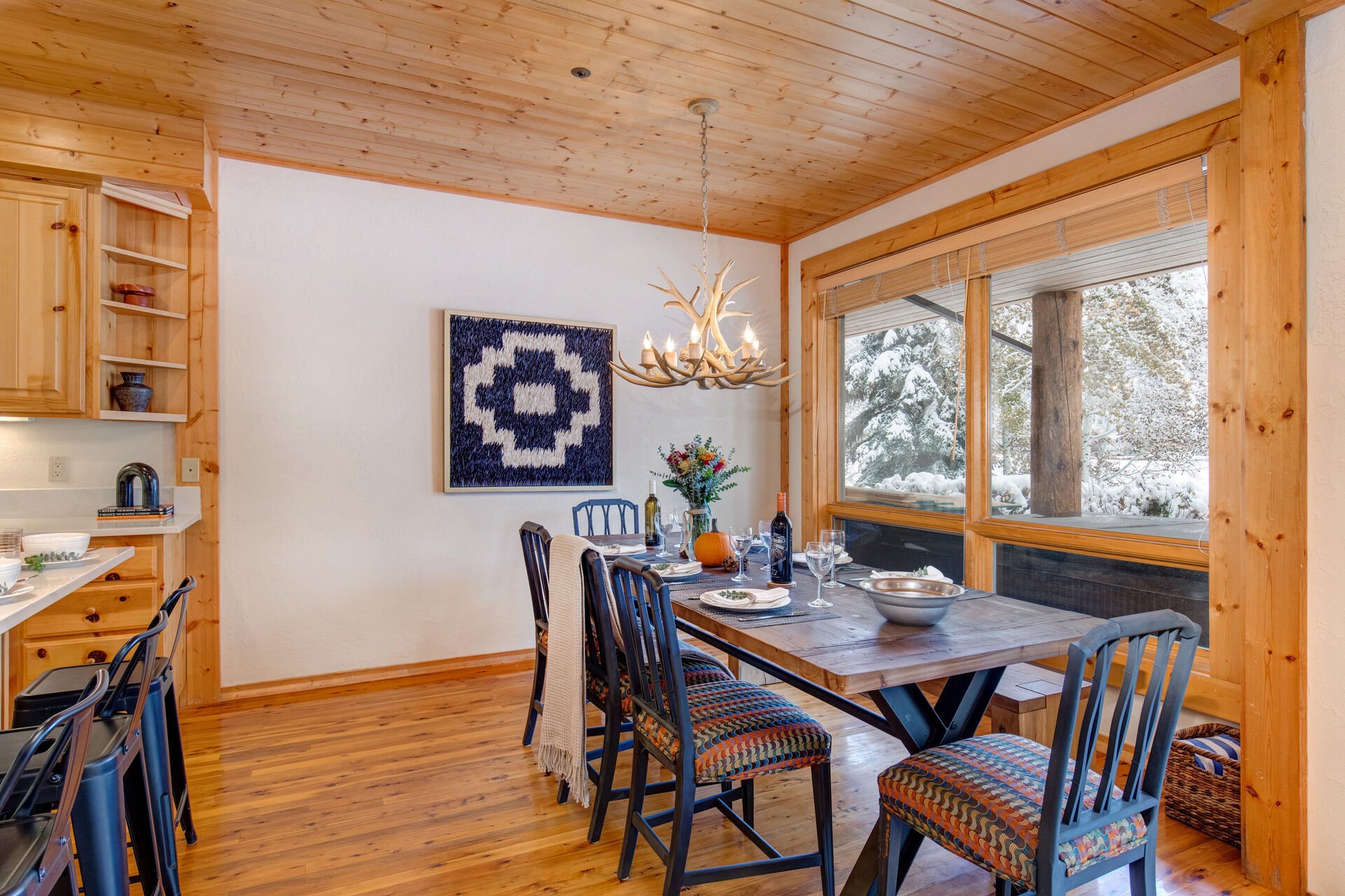 Dining Area with seating for up to 8