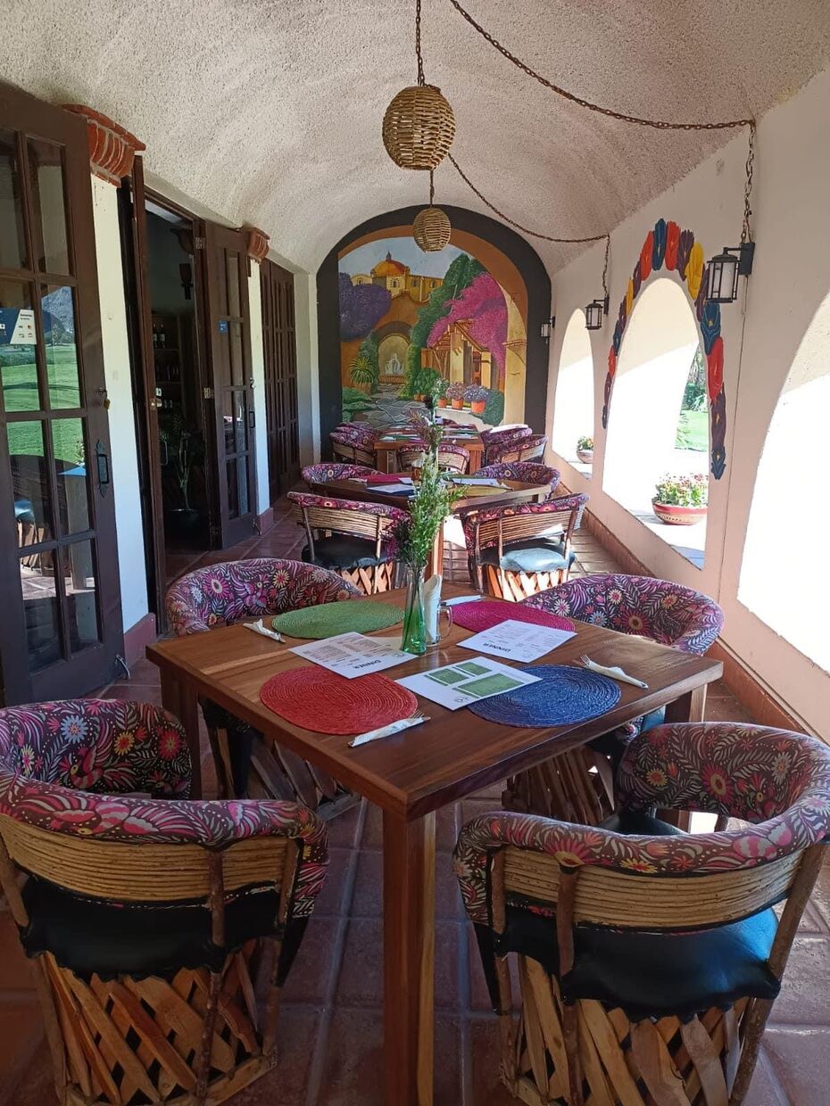 Claudia's Restaurante and Bar at Golf Course