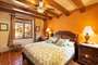 Master Bedroom Upstairs / King Size Bed / Wi - Fi / AC & Heat / Ceiling Fan / Smart TV