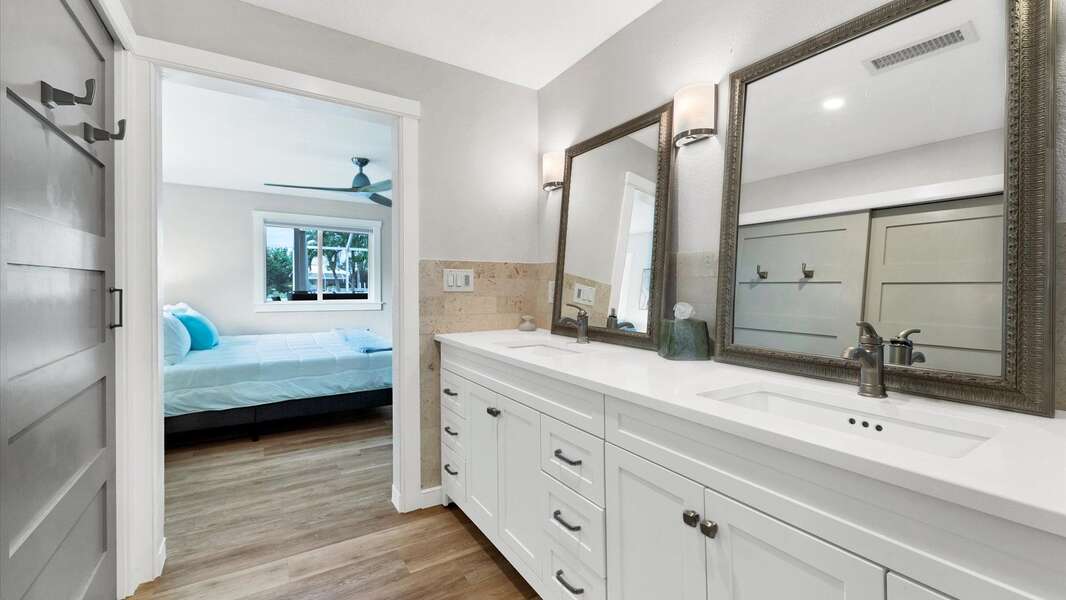 Master bathroom en-suite with dual sinks