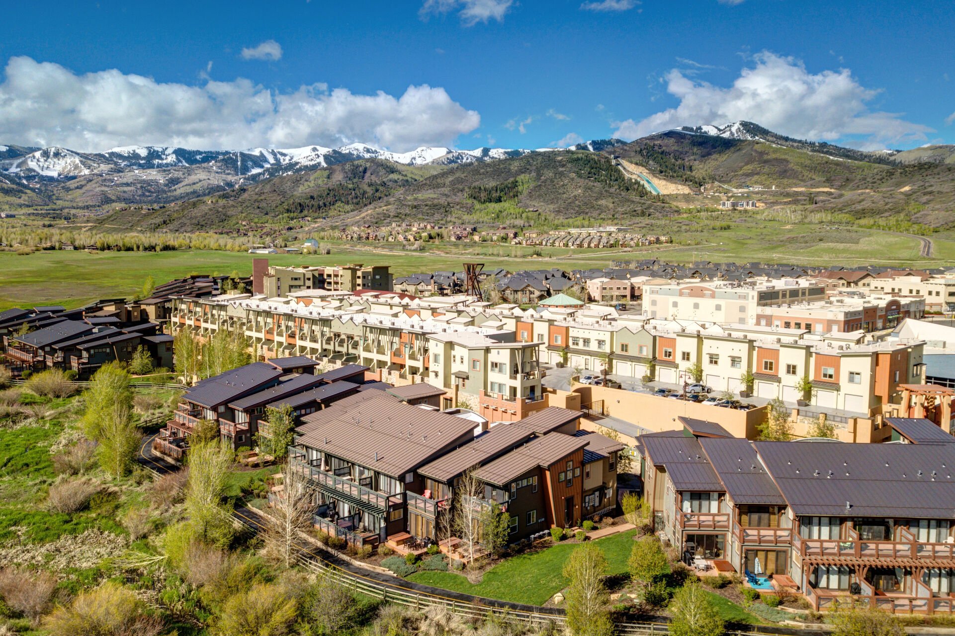 Birds eye view of unit and surrounding area