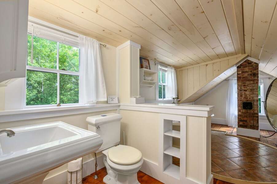 Space to get ready - privacy for those in tub - 98 West Road Orleans Cape Cod New England Vacation Rentals