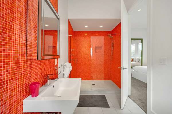 The en suite bathroom offers a walk-in shower