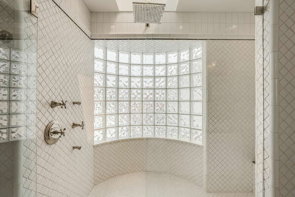 Master En-Suite Bathroom w/ Shower - 2nd Floor