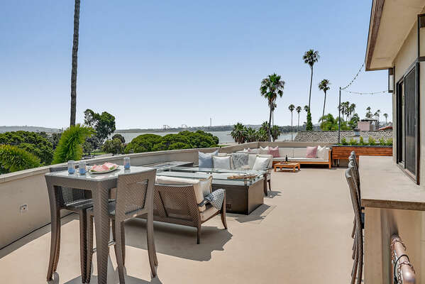 Large Roof Deck w/ Fire Pit, Outdoor Kitchen, Lounge Seating