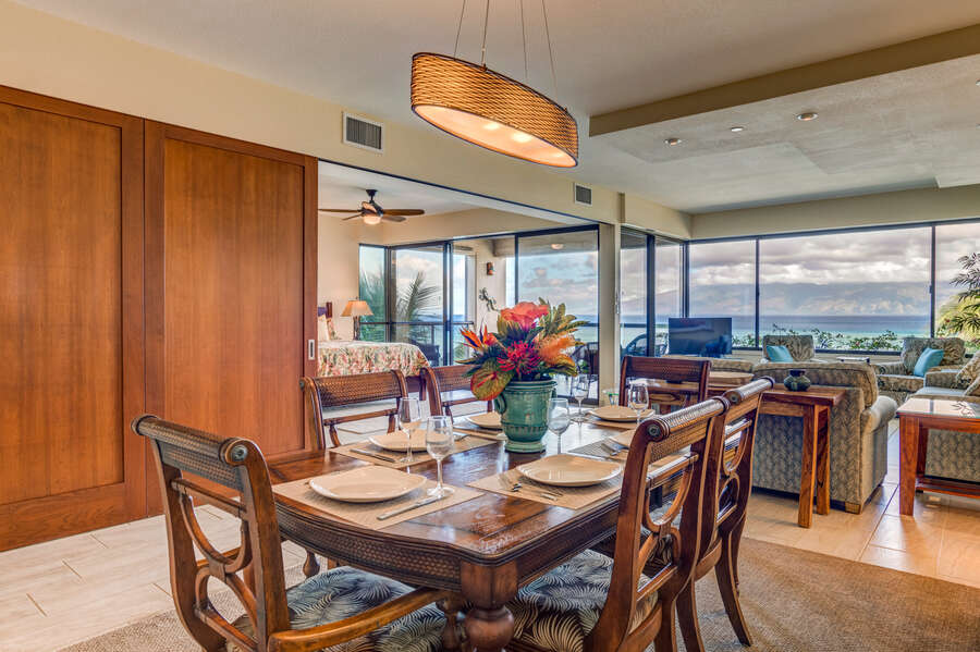 Ready, set, eat!  Dining room with panoramic views to enjoy!