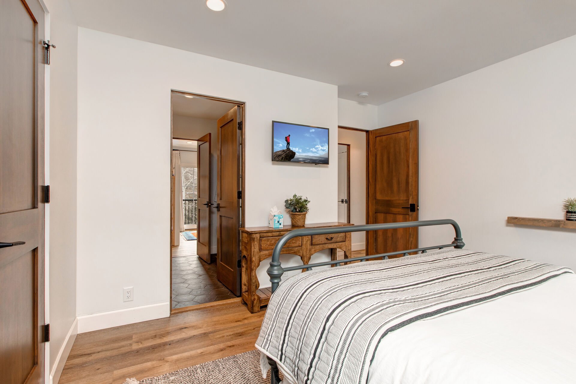 Upper Level Bedroom 4 with a Smart TV and Access to Jack-n-Jill Bath