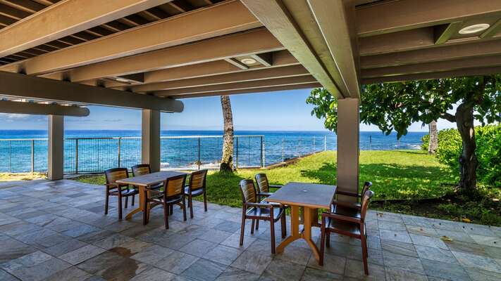 Large covered lanai area for relaxing in the shade