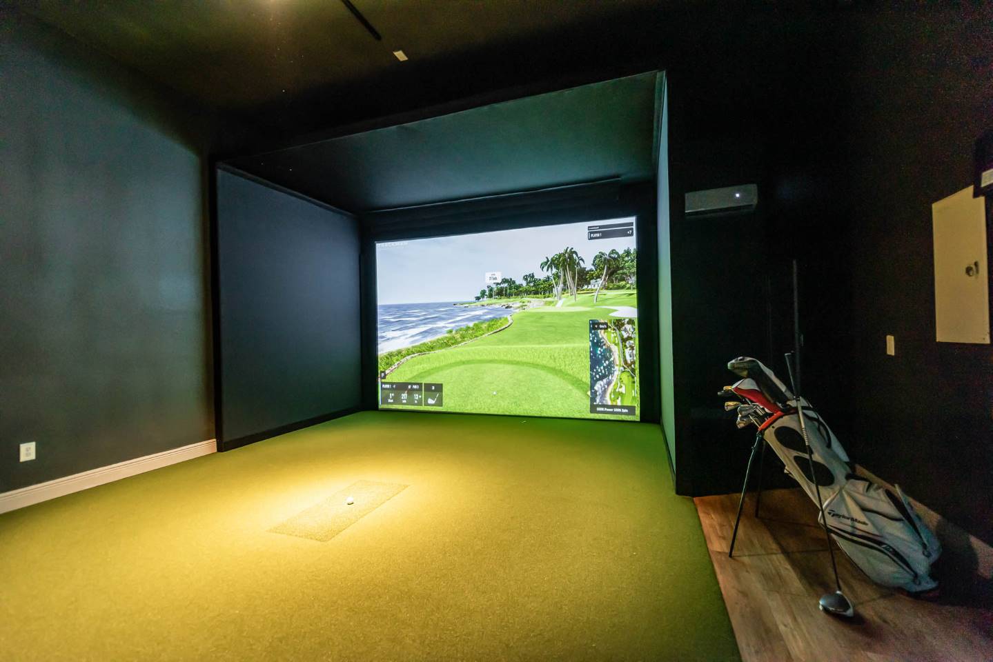 [amenities:golf-simulator:3] Golf Simulator