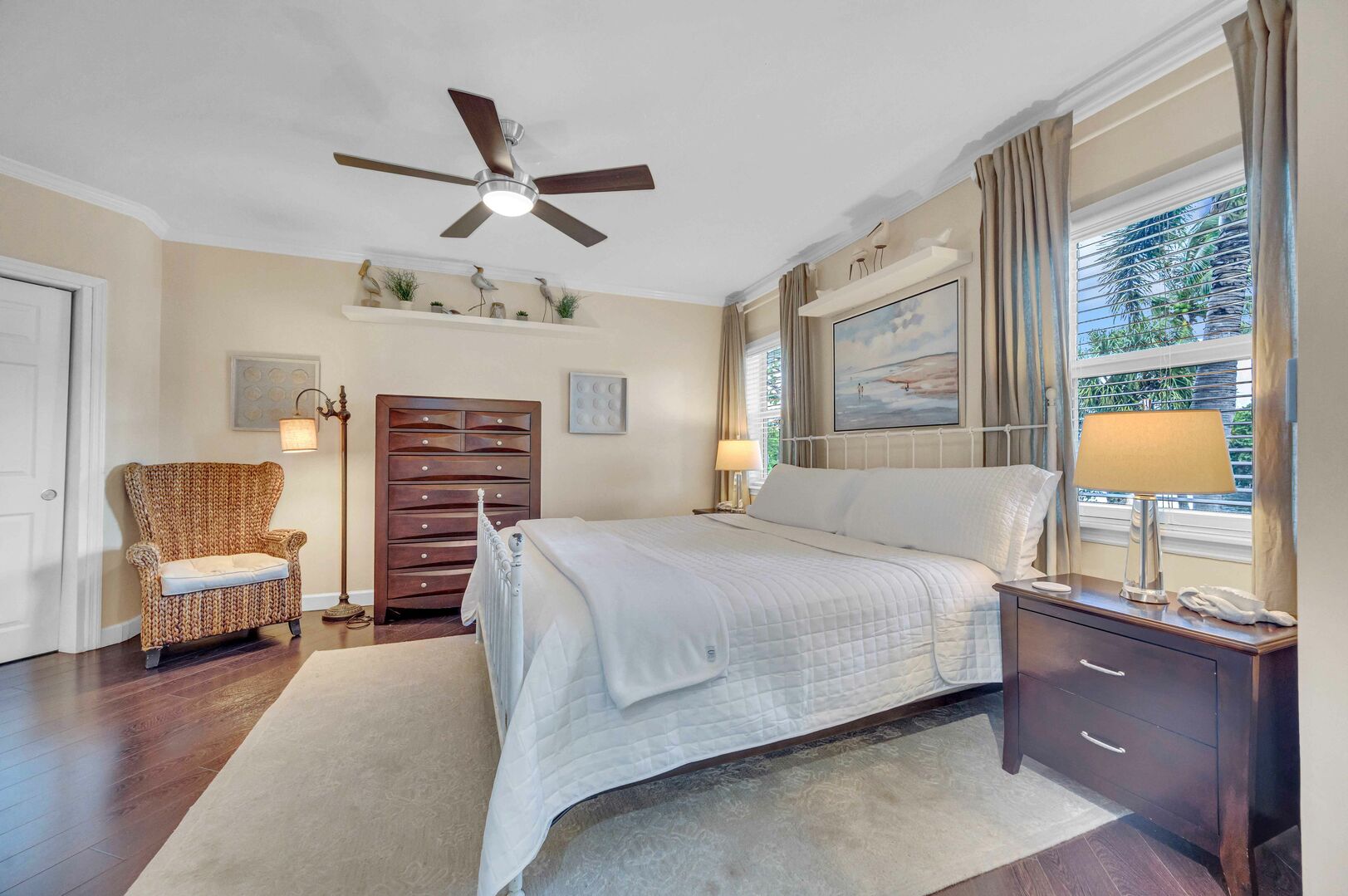 Spacious Priamary bedroom, featuring a king-sized bed and a Smart TV.