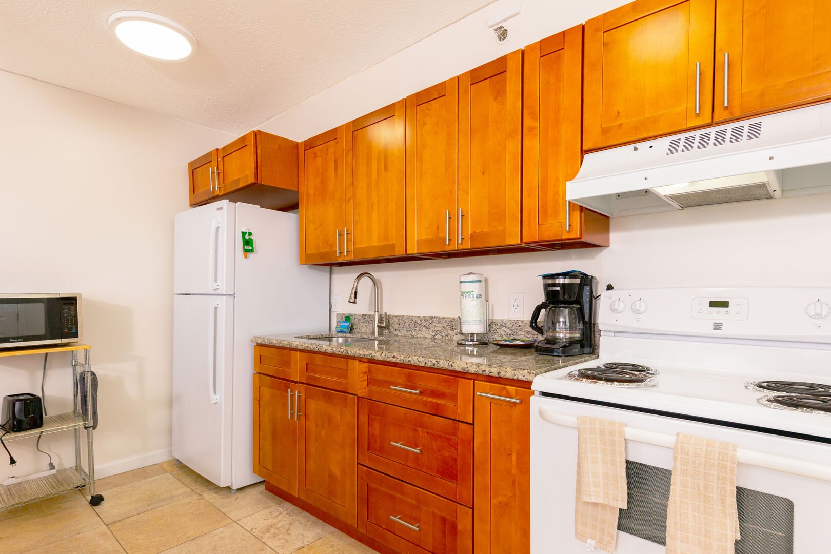 Fully equipped kitchen with full-size appliances