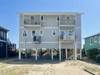 739W - THE COAST IS CLEAR | Photo