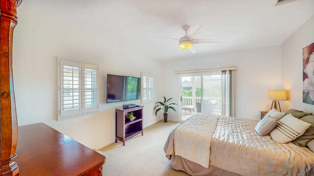 Large Master Bedroom with King Bed and Access to Private Lanai