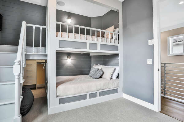 This double/double bunk bed room has a 