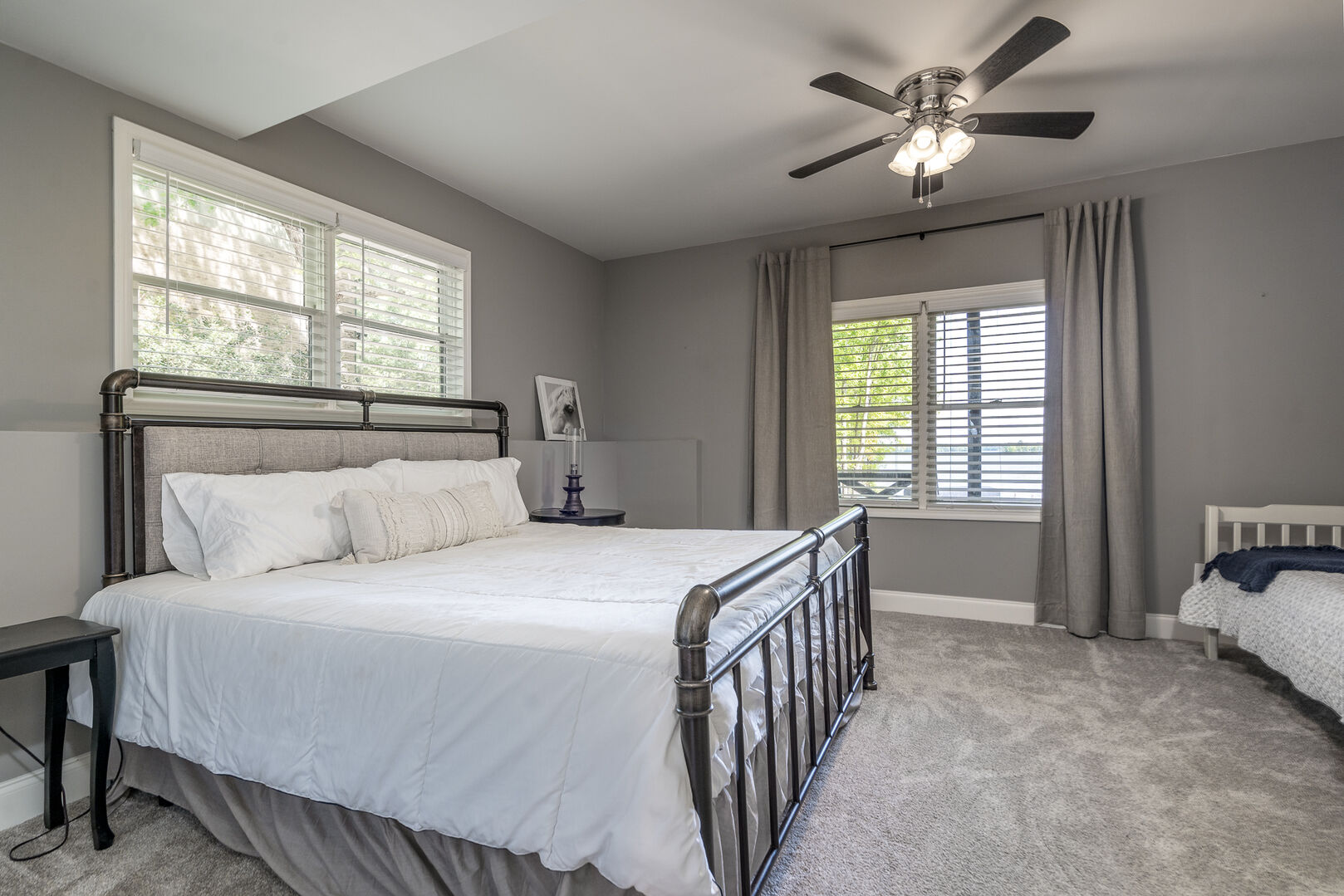 Second Master Suite with King Bed and Twin Bed - Lake Access