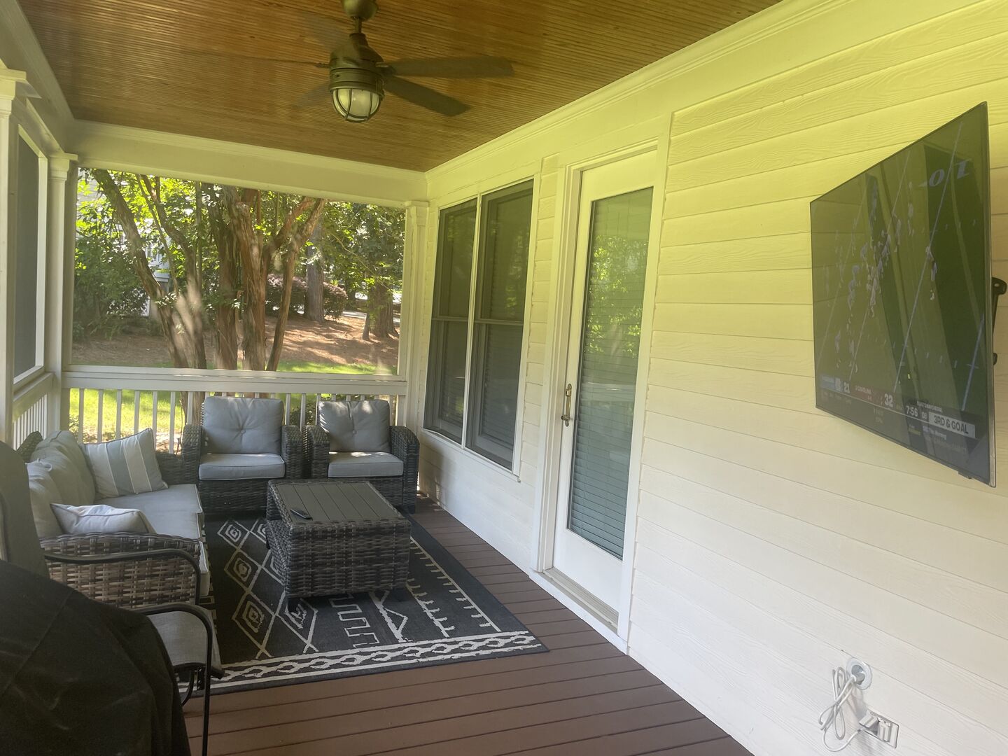 Screened Porch Seating w/ Outdoor TV