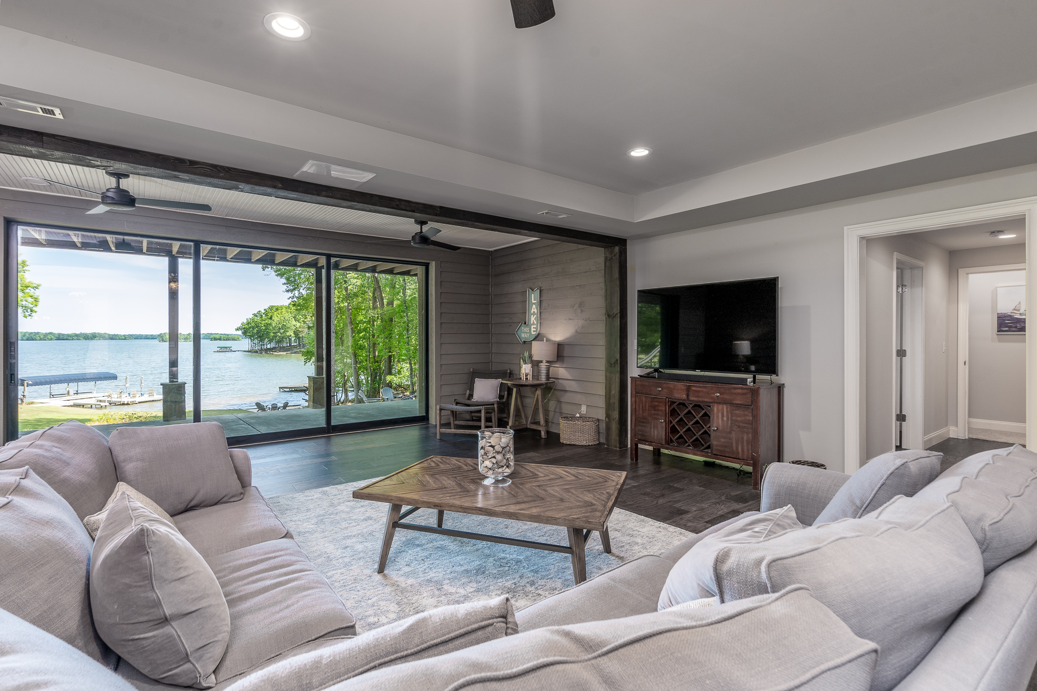 Luxury Lake Escape with game room and hot tub!