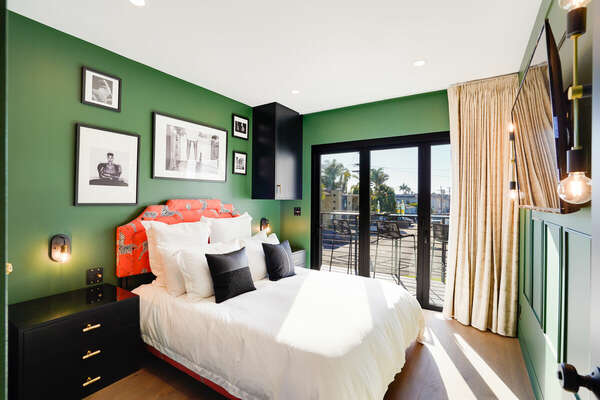 Master Bedroom w/ Queen, En-Suite, & Private Balcony - 2nd Floor