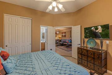 Wow! ALL bedrooms have king beds, TVs and ceiling fans.