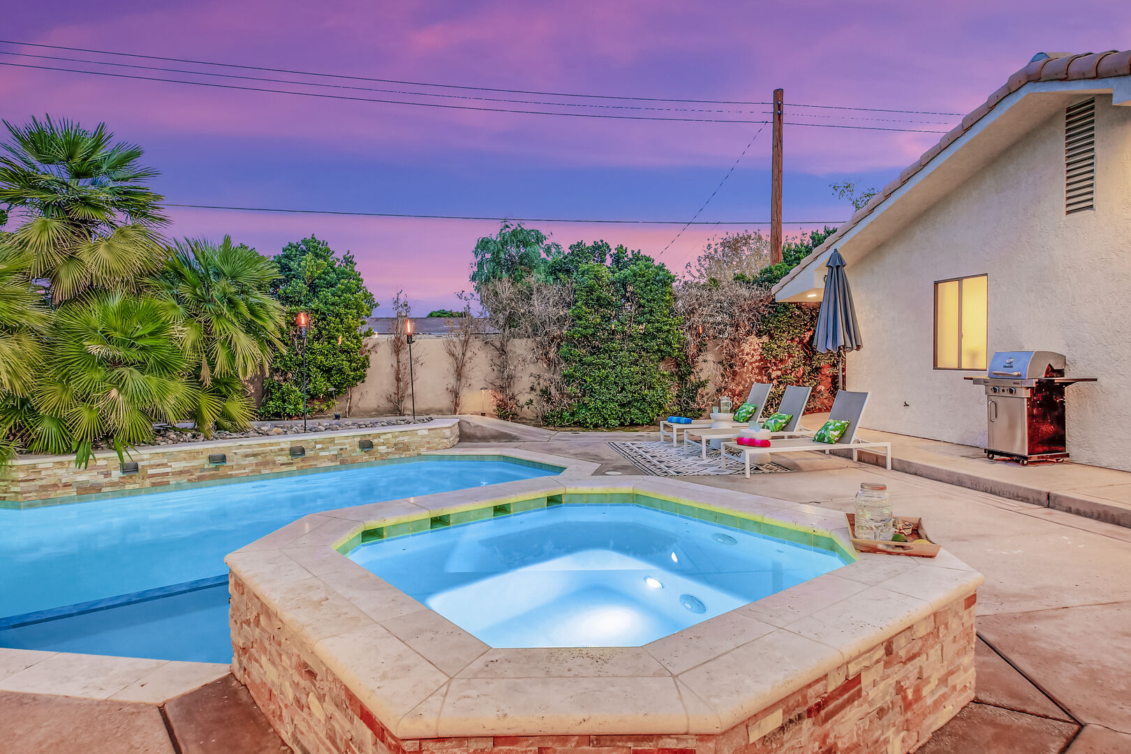 This resort-style home is located in the world-famous community of La Quinta Cove and is perfect for all your vacation needs.