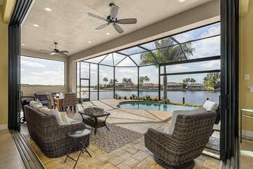 Luxury lanai at vacation rental in Cape Coral
