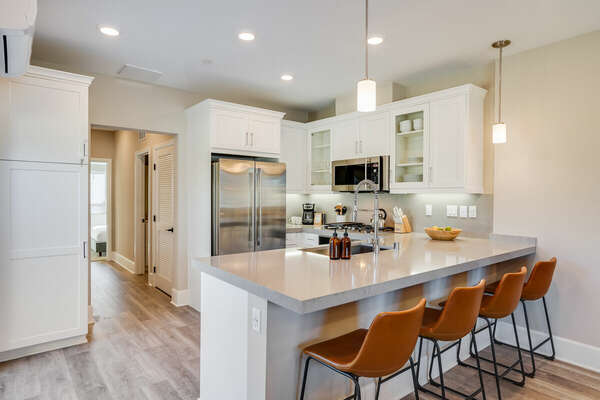 Fully Equipped Kitchen w/ Breakfast Bar Seating - 3rd Floor
