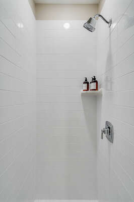 Shared Bathroom w/ Shower - 3rd Floor