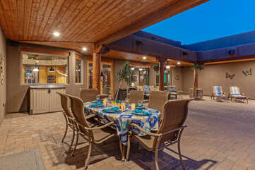 Celebrate each magical vacation moment at the outdoor dining table.