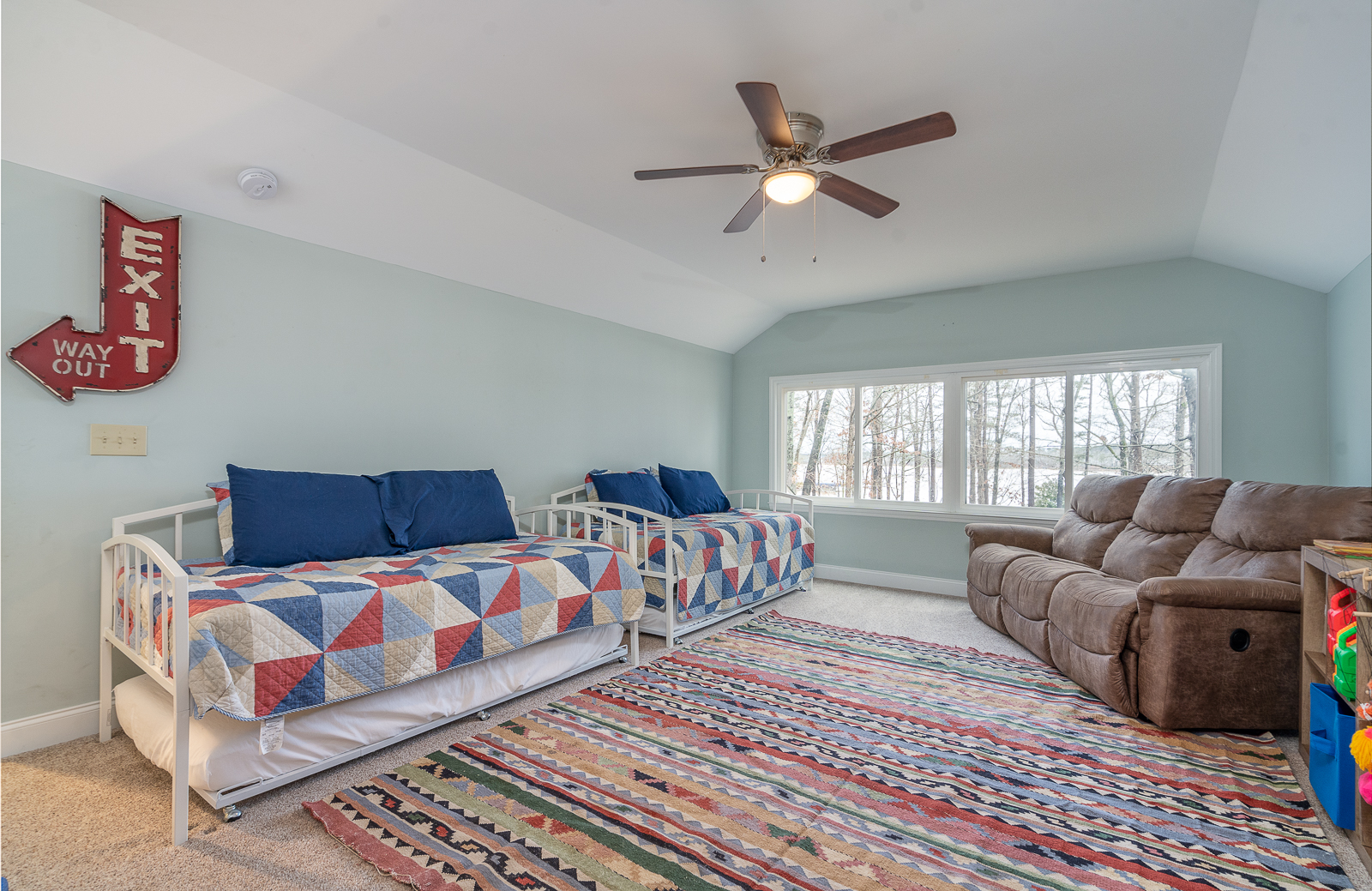 Upstairs Loft Area w/ 2 Trundle Beds, Couch, & Great View of Lake Oconee
