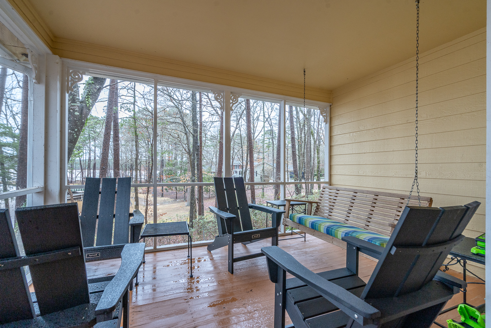 Back Screened-In Patio w/ Comfy, Relaxing Swing