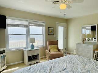 257w - 2 BE BY THE SEA | Photo