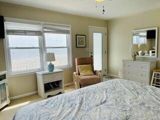 257w - 2 BE BY THE SEA | Photo