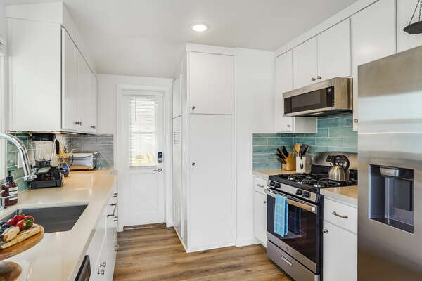Fully Equipped Kitchen w/ Upgraded Appliances