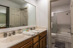 En-Suite Full Bathroom in Guest Bedroom - Shower & Tub