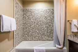 Guest En-Suite Full Bathroom #2 - Shower & Tub