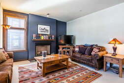 Living Room, Flat Screen TV, Fireplace(Gas), Queen Sleeper Sofa