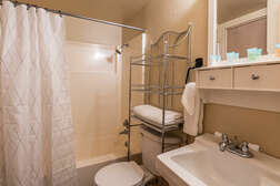 Loft - En-Suite Full Bathroom -Shower & Tub