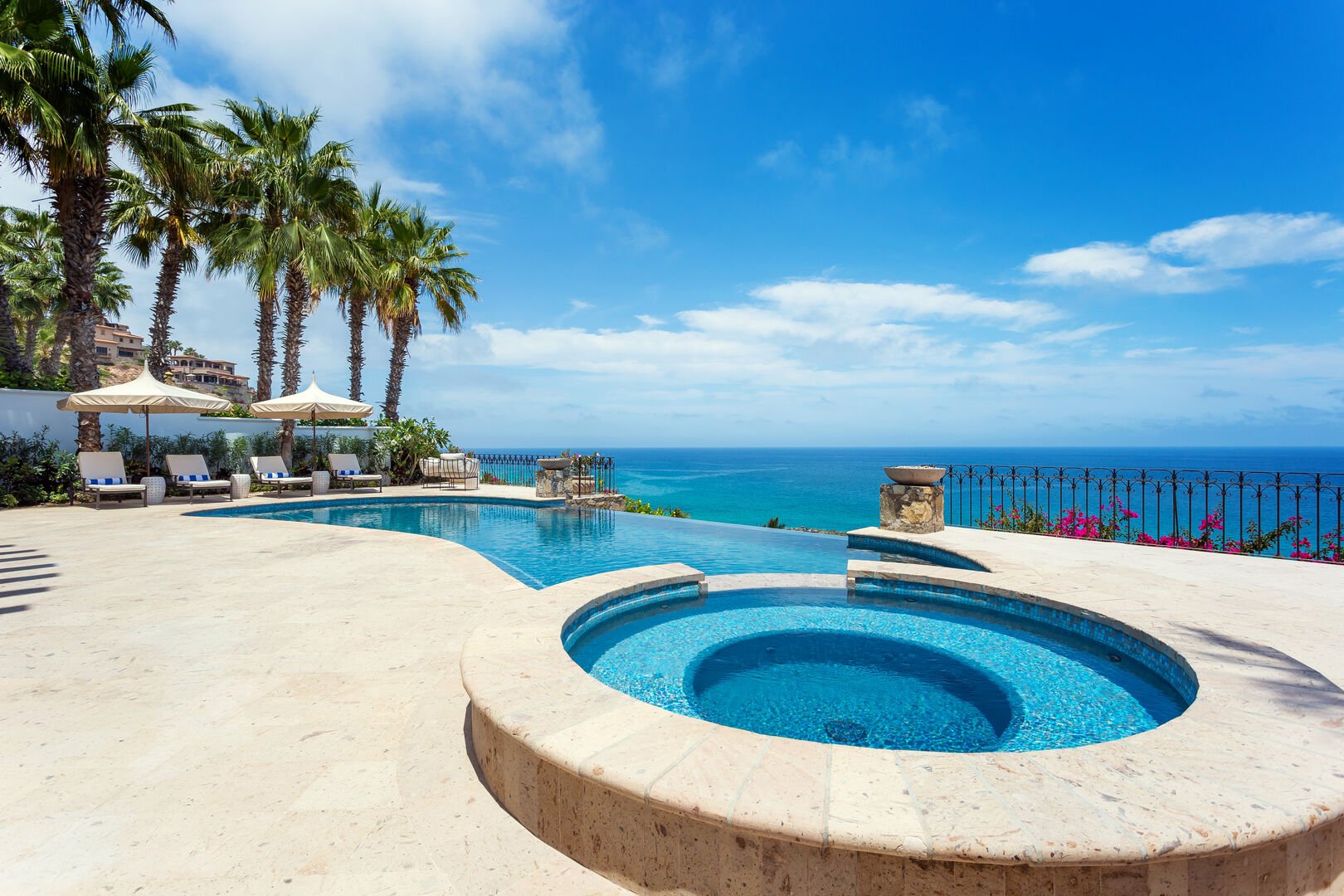 Infinity pool and jacuzzi with ocean views in our Cabo luxury vacation rental