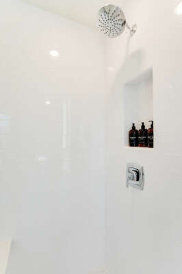 Master En-Suite w/ Walk-In Shower - 2nd Floor