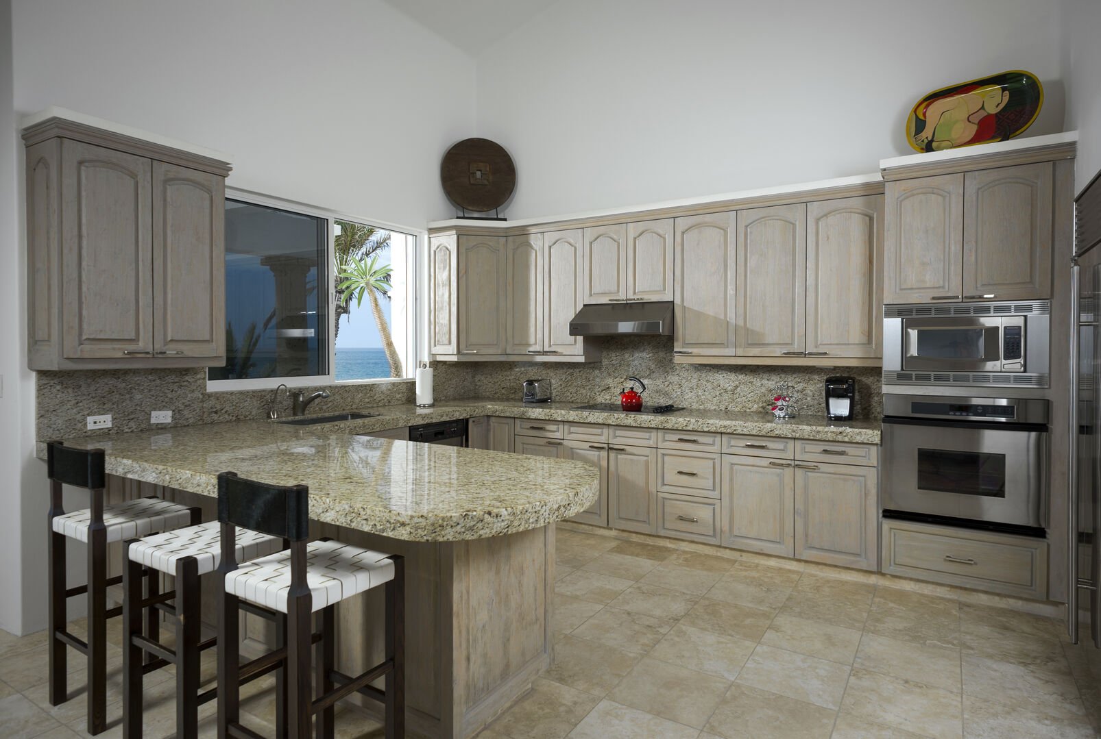Kitchen with a built-in oven and a kitchen island