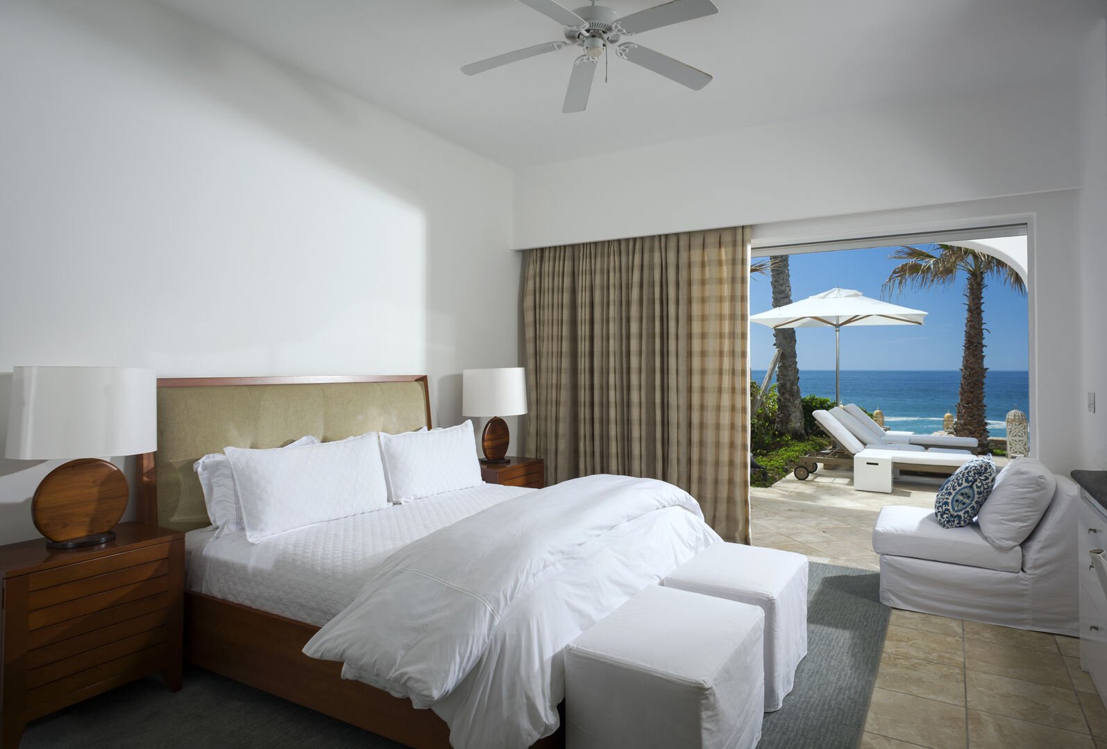 Second bedroom with a bed and the ocean view
