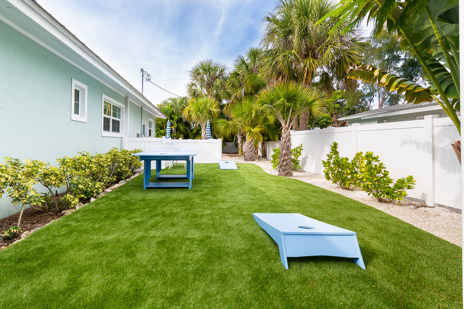 Side yard for Toes in the Water with artificial turf view towards backyard